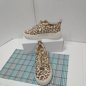 J/Slides Womens  Tan Leather Leopard   Fashion Sneaker Size 7.5M New Without Tag